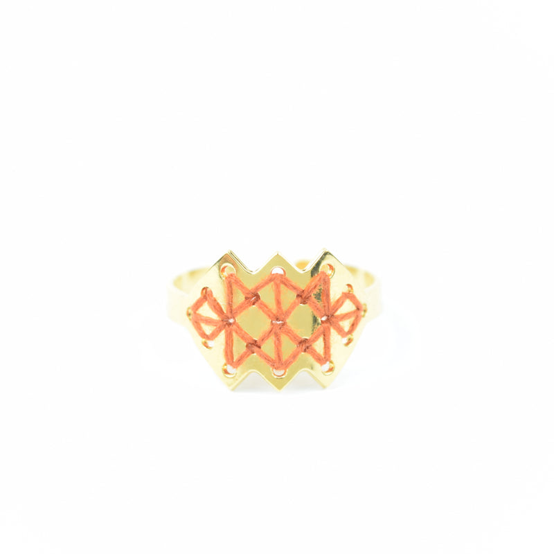 Bague ajustable dorée à l'or fin ornée d'un motif géométrique