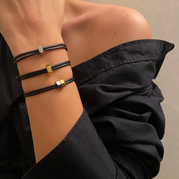 Bracelet composé d'un cordon noir - unisexe