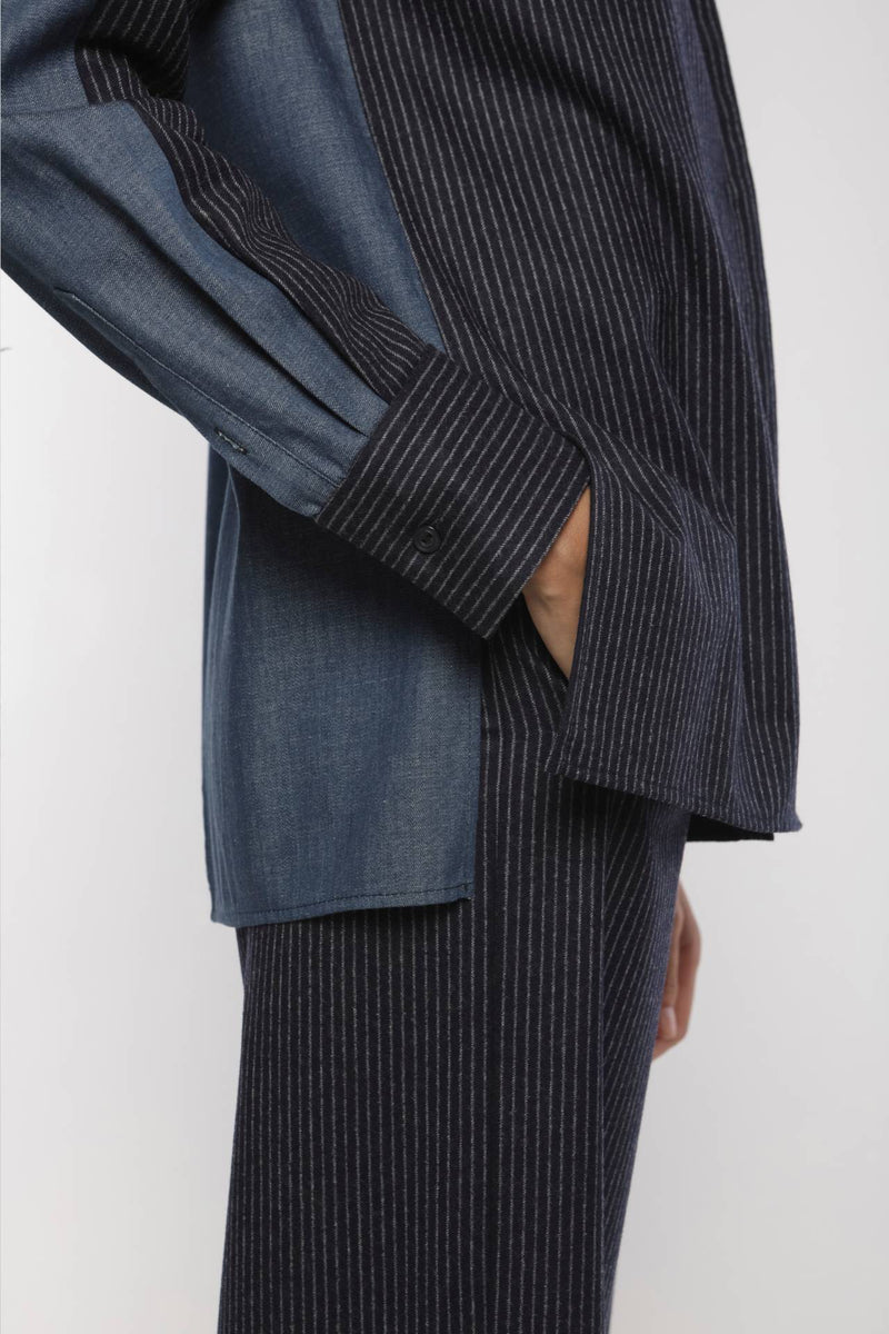 Pantalon en laine composé de fines rayures